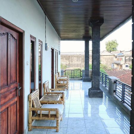 Reddoorz @ Mataram Kuta 3 Hotel Екстериор снимка