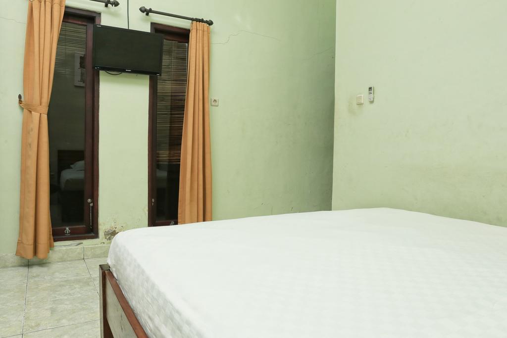 Reddoorz @ Mataram Kuta 3 Hotel Екстериор снимка