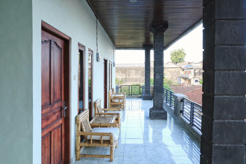 Reddoorz @ Mataram Kuta 3 Hotel Екстериор снимка