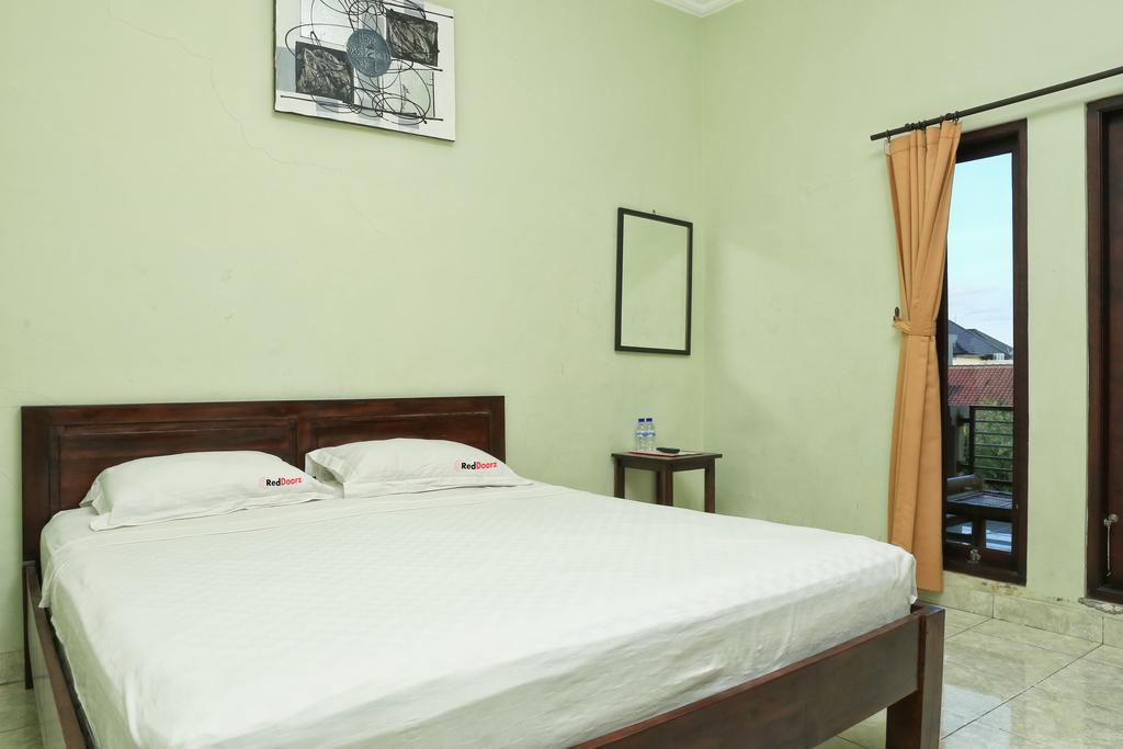 Reddoorz @ Mataram Kuta 3 Hotel Екстериор снимка