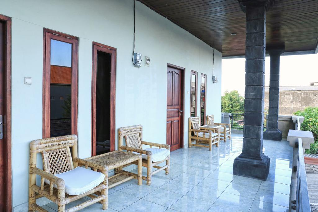 Reddoorz @ Mataram Kuta 3 Hotel Екстериор снимка