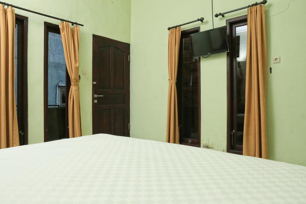 Reddoorz @ Mataram Kuta 3 Hotel Екстериор снимка