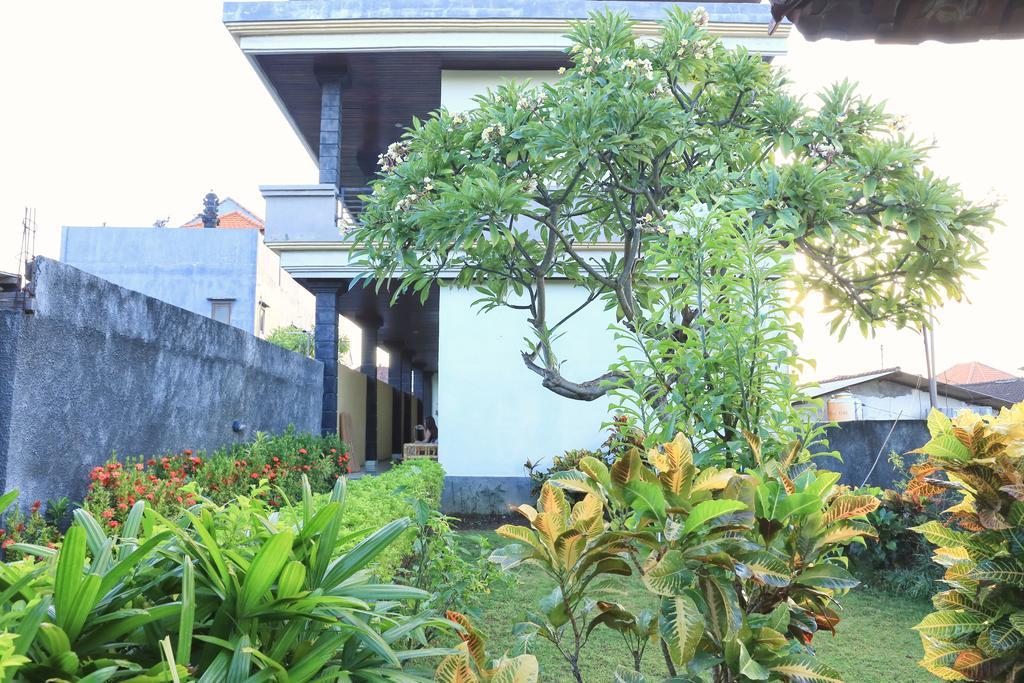 Reddoorz @ Mataram Kuta 3 Hotel Екстериор снимка